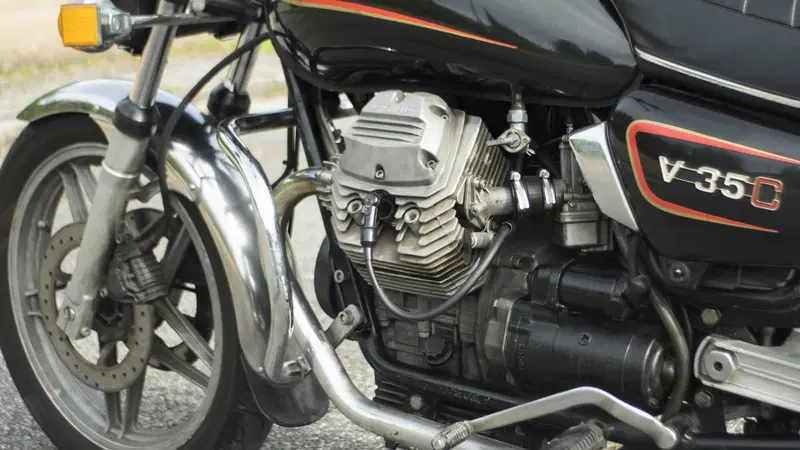 Moto Guzzi V35C (7)