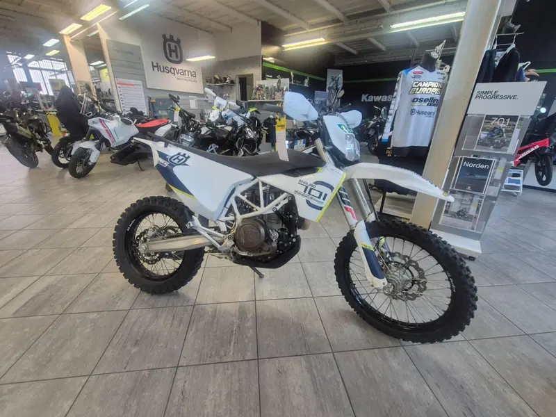Husqvarna 701 Enduro (2017 - 19) (3)