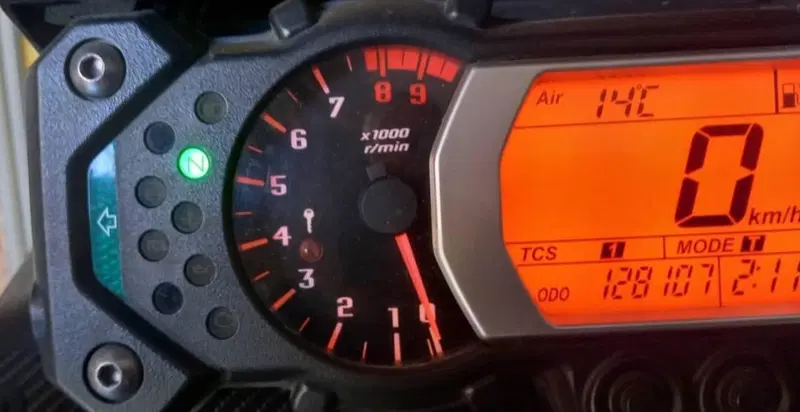 Yamaha XT1200Z Super Ténéré First Edition (2010 - 11) (4)