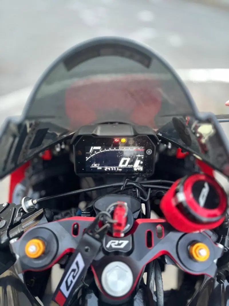 Yamaha YZF R7 (2021 - 25) (6)