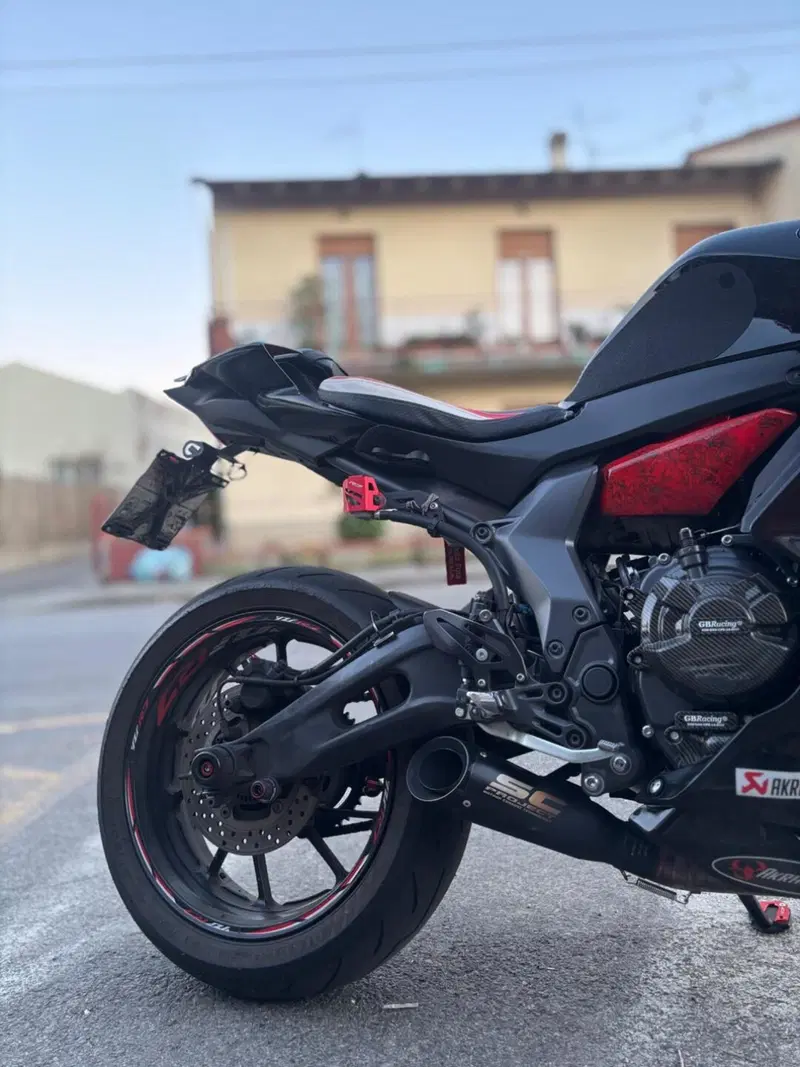 Yamaha YZF R7 (2021 - 25) (10)