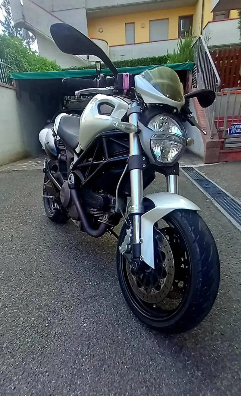 Ducati Monster 696 (2008 - 13) (2)