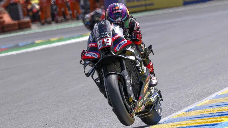 MotoGP 2026. GP di Francia. Vittoria in rimonta di Jorge Mart&iacute;n su Marco Bezzecchi! Podio tutto Aprilia, caduto Pecco Bagnaia (era 2&deg;) [CLASSIFICA]