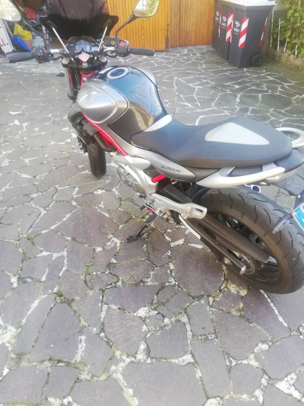 Suzuki Gladius 650 SFV (2009 - 15) (3)