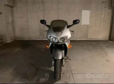 Honda VFR 800 (1998 - 01) usata
