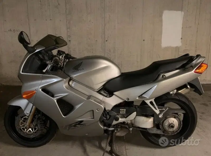 Honda VFR 800 (1998 - 01) (6)