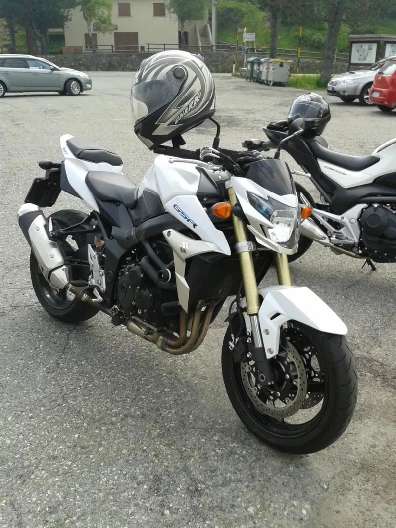 Suzuki GSR 750 (2010 - 15)