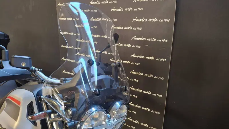 Moto Guzzi V85 TT Travel (2021 - 23) (3)
