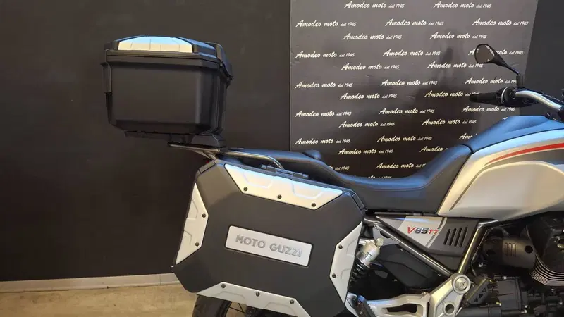 Moto Guzzi V85 TT Travel (2021 - 23) (4)