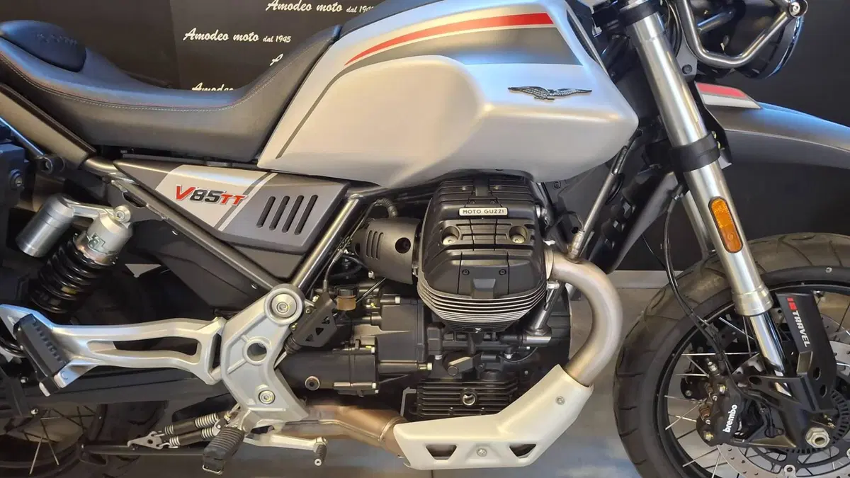 Moto Guzzi V85 TT Travel (2021 - 23) (5)