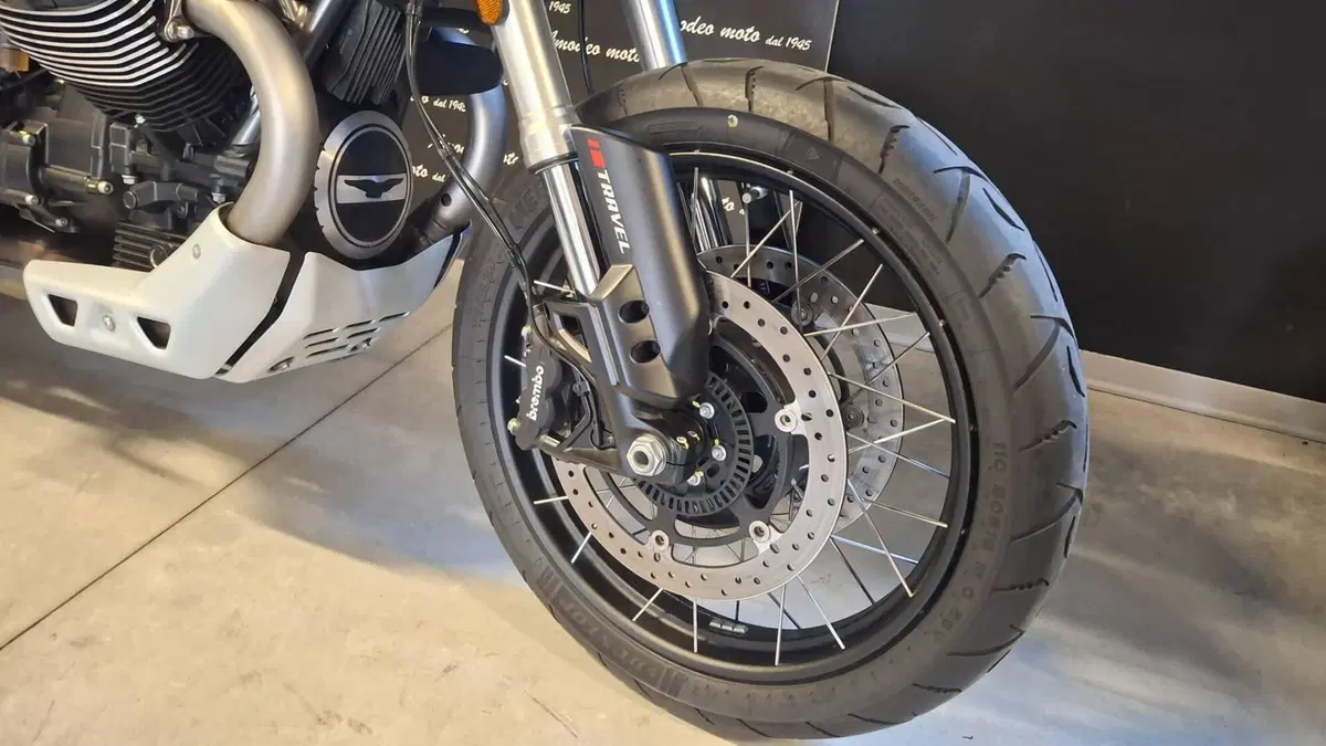 Moto Guzzi V85 TT Travel (2021 - 23) (6)