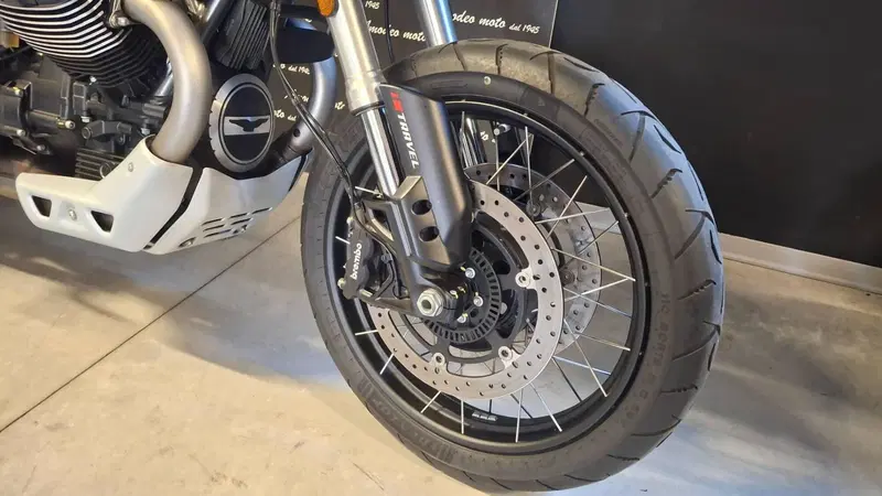 Moto Guzzi V85 TT Travel (2021 - 23) (6)