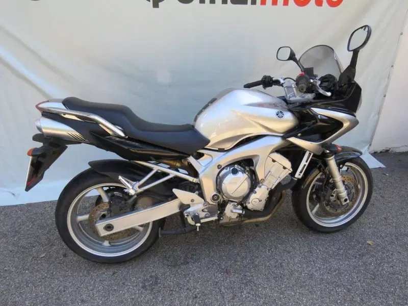 Yamaha FZS 600 Fazer (2003 - 04) (3)