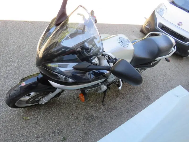 Yamaha FZS 600 Fazer (2003 - 04) (6)