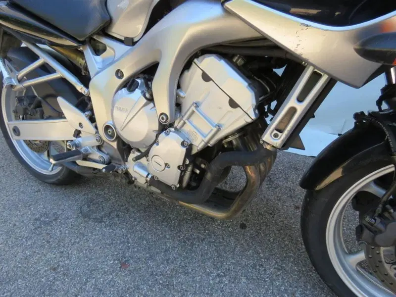 Yamaha FZS 600 Fazer (2003 - 04) (8)