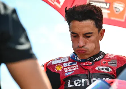 Com'è andata la doppia operazione di Marc Márquez: i medici hanno rimosso due viti e un frammento osseo dalla spalla destra