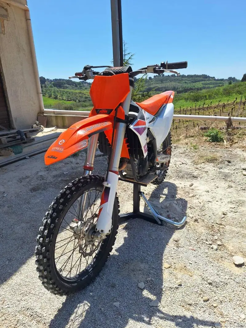 KTM 250 SX-F (2024) (2)