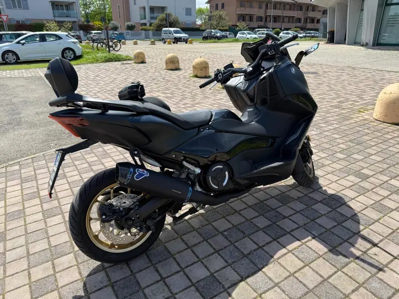 Yamaha T-Max 560 Tech Max (2022 - 24) (2)