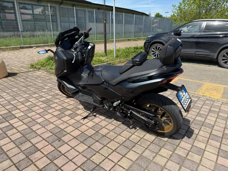 Yamaha T-Max 560 Tech Max (2022 - 24) (3)