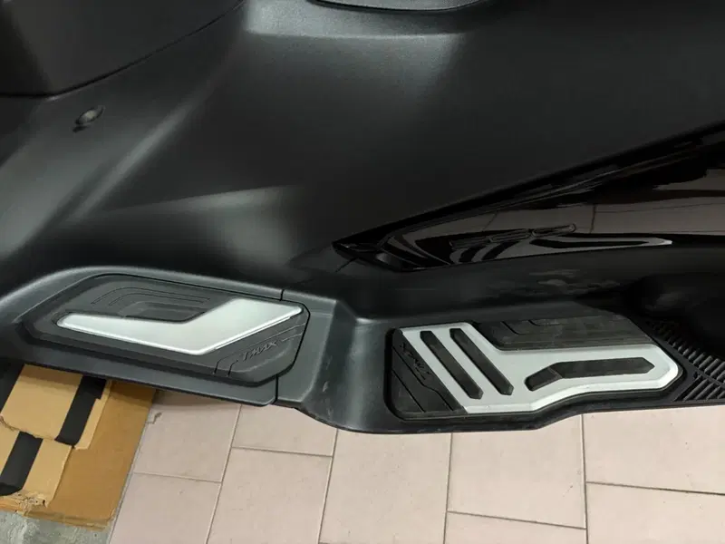 Yamaha T-Max 560 Tech Max (2022 - 24) (10)