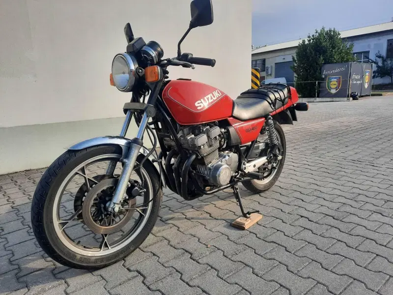 Suzuki GSX400F