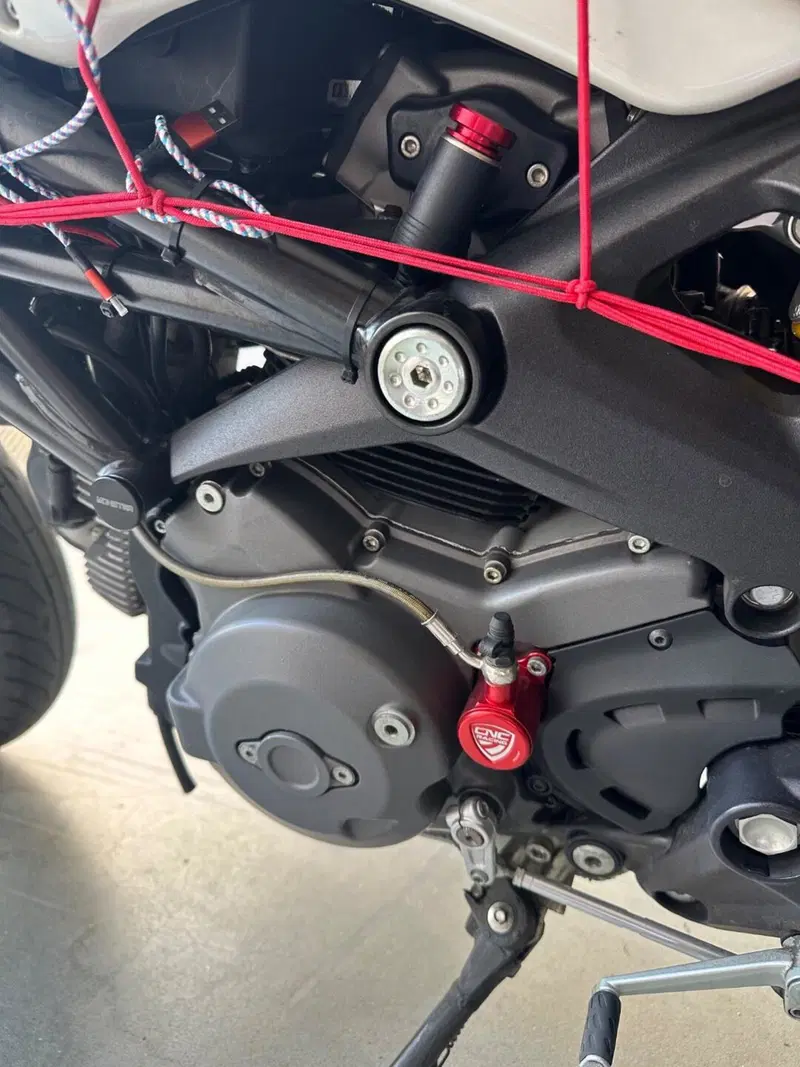 Ducati Monster 696 Plus (2007 - 14) (7)