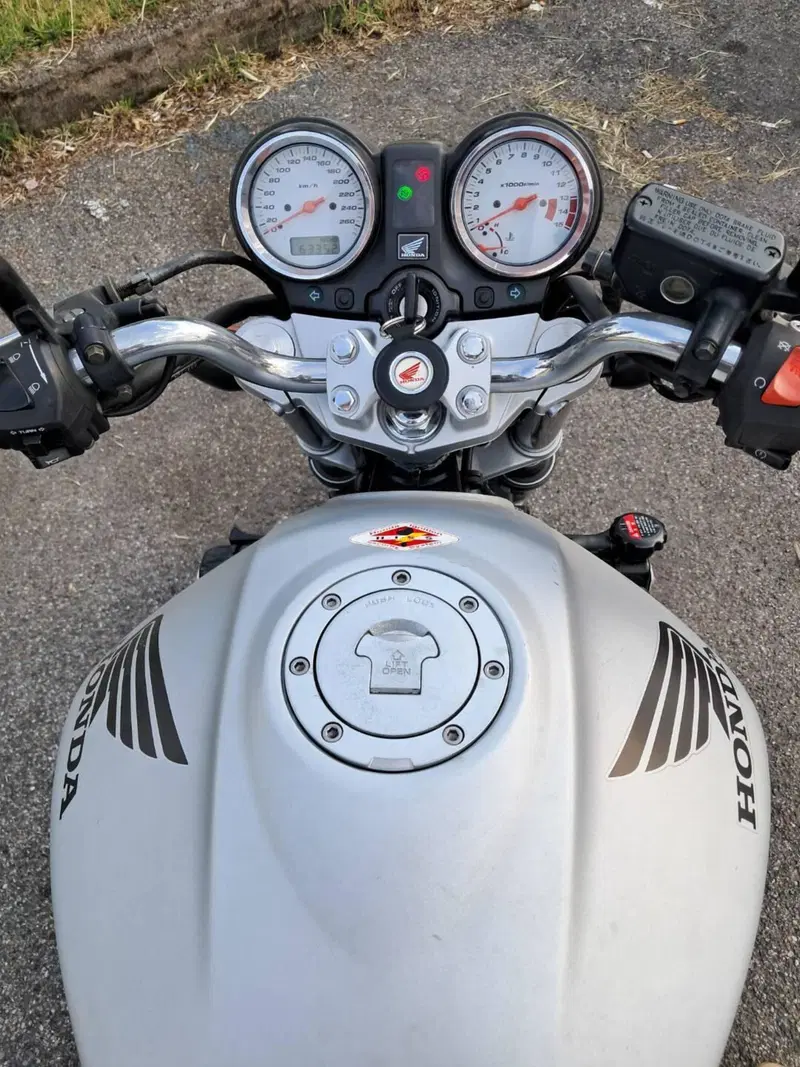 Honda Hornet 600 (2003 - 04) (4)
