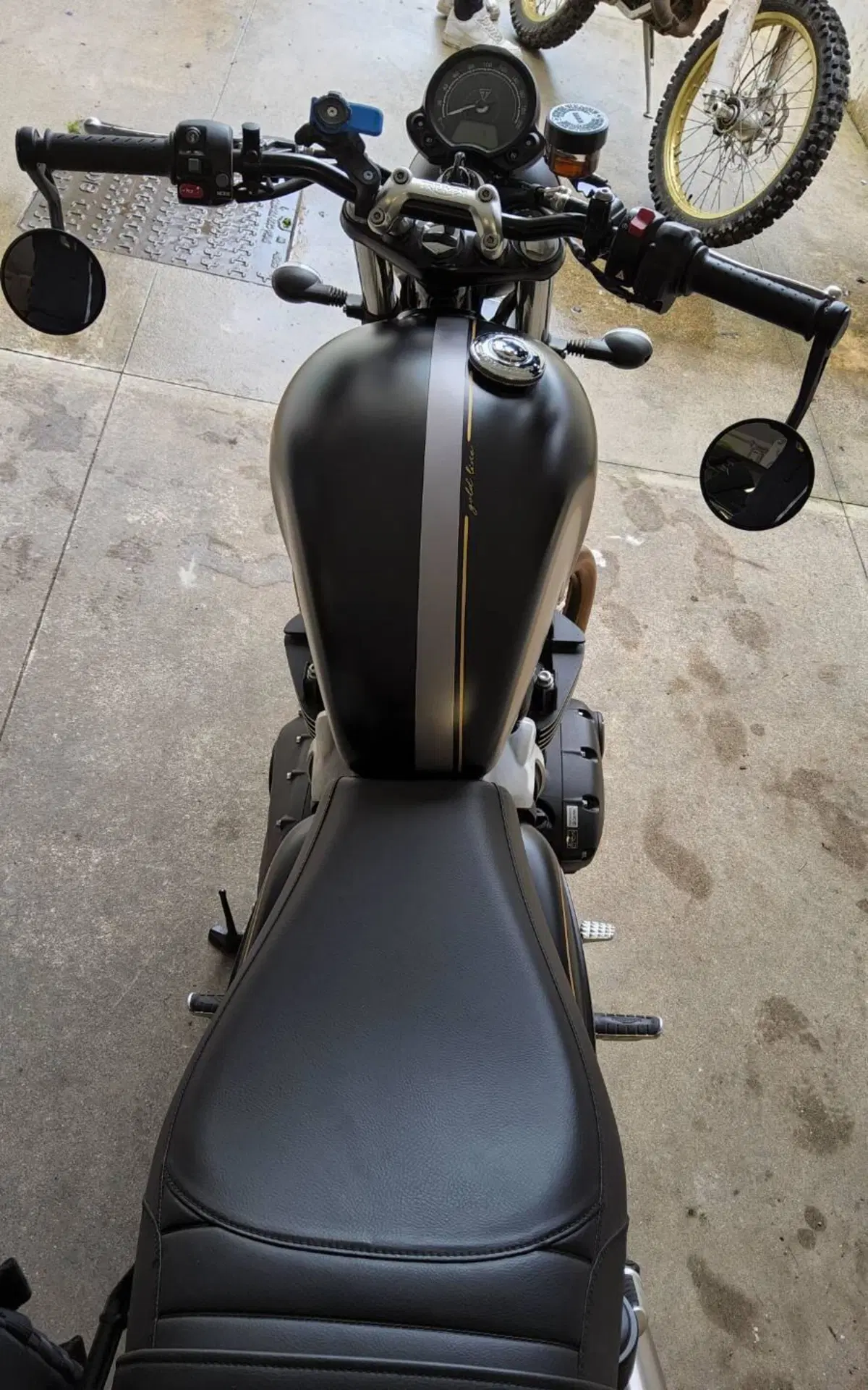 Triumph Street Twin 900 (2021 - 22) (3)