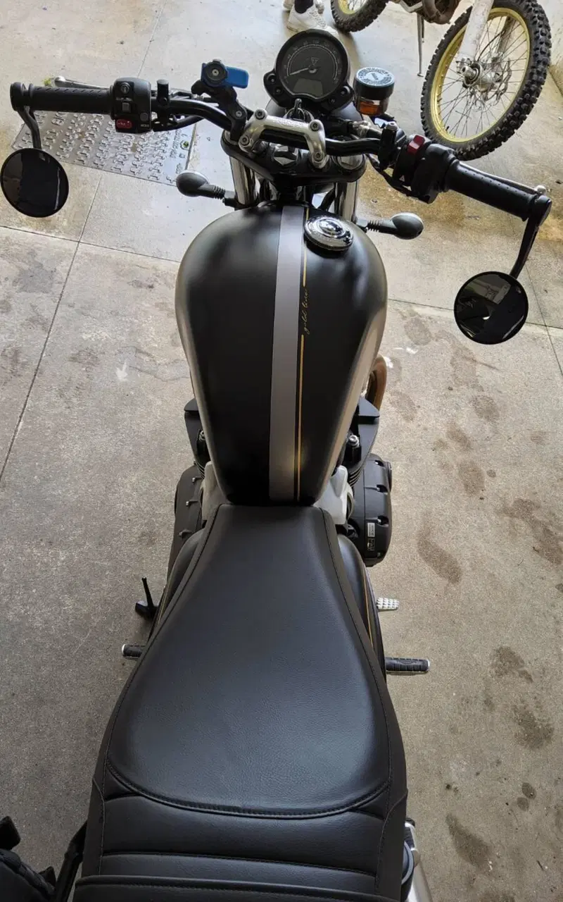 Triumph Street Twin 900 (2021 - 22) (3)