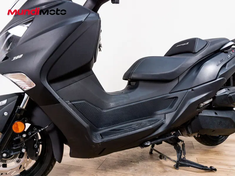 Sym Joymax 300 Z+ (2021 - 24) (9)