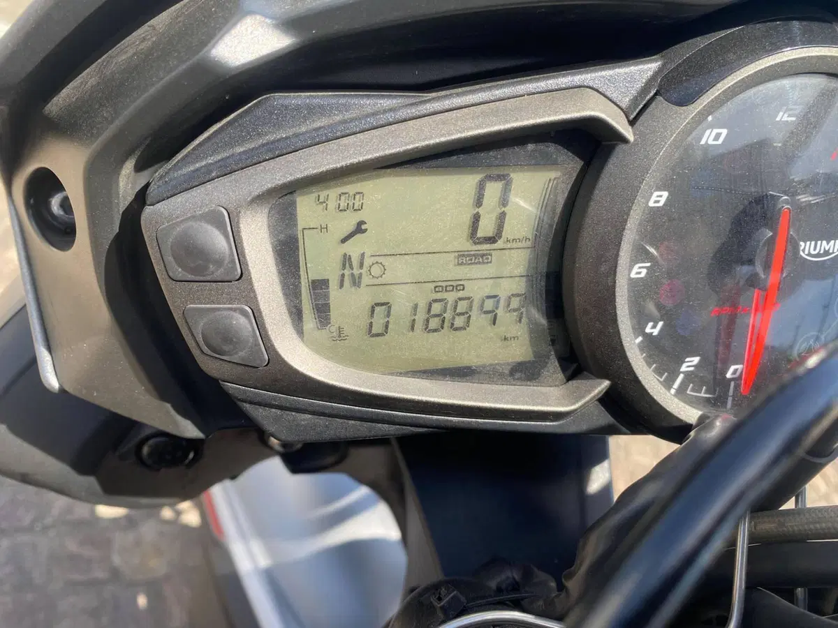 Triumph Street Triple R (2020 - 22) (3)