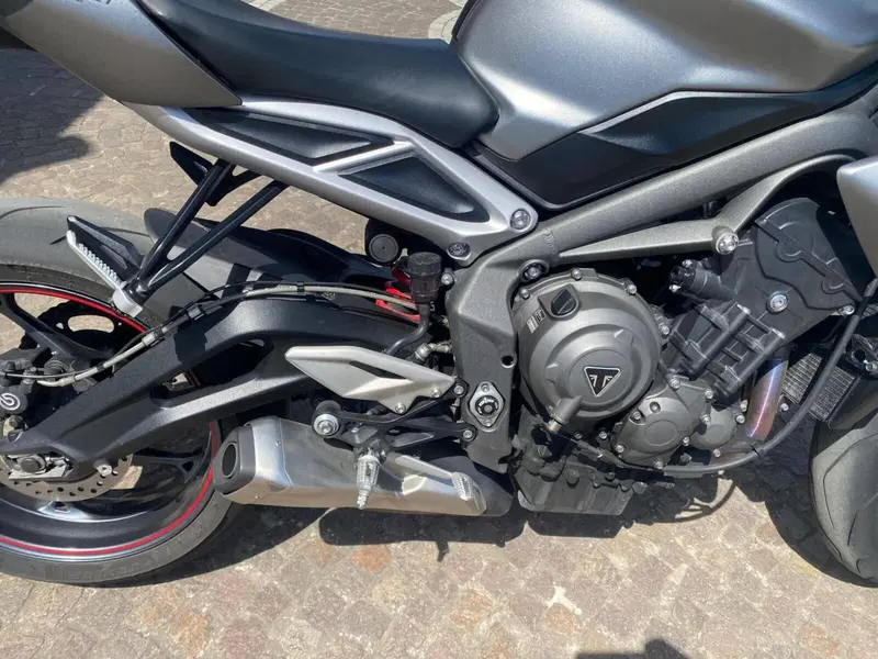 Triumph Street Triple R (2020 - 22) (9)