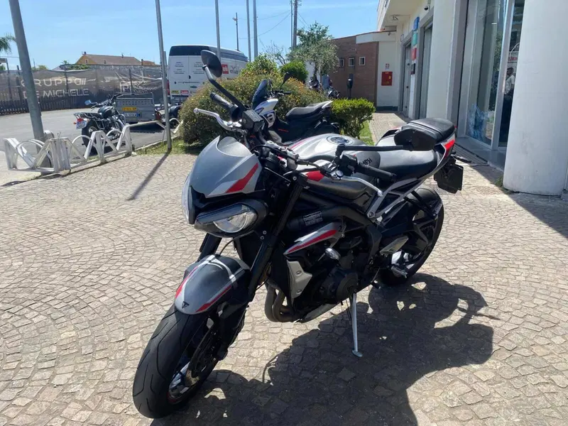 Triumph Street Triple R (2020 - 22) (4)