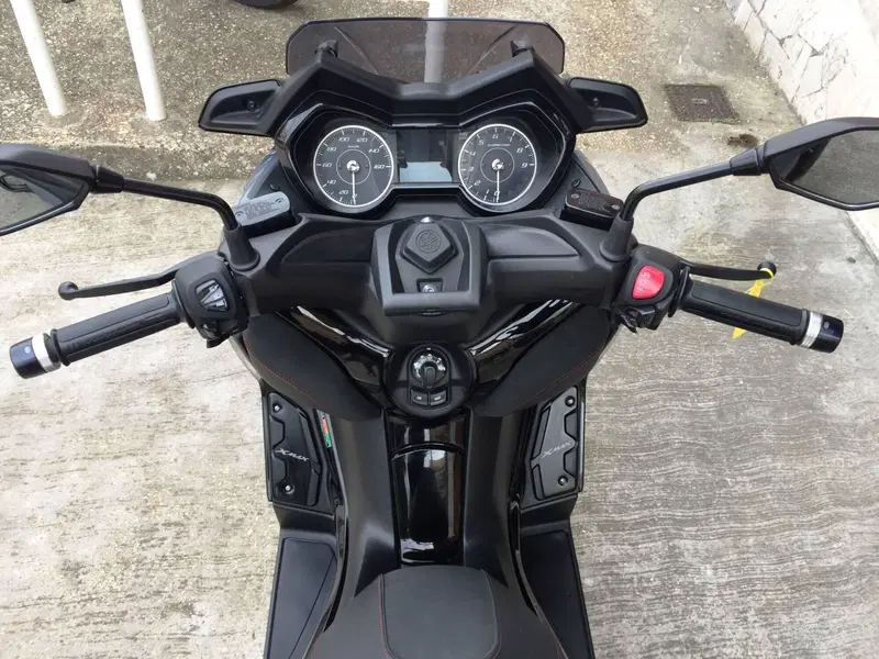 Yamaha X-Max 300 Tech Max (2021 - 24) (10)