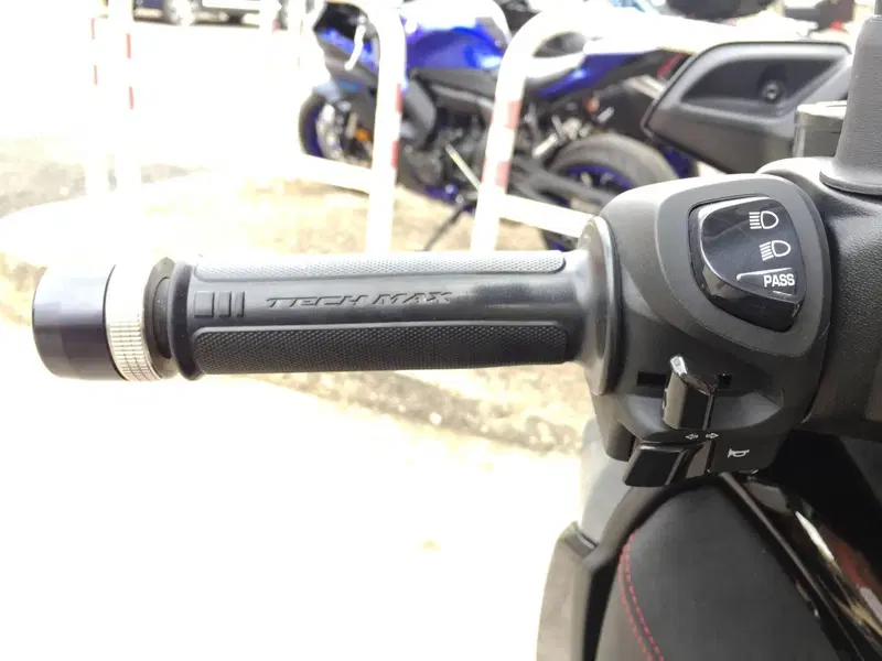 Yamaha X-Max 300 Tech Max (2021 - 24) (12)