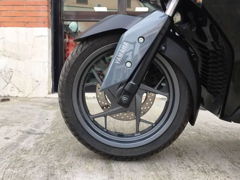 Yamaha X-Max 300 Tech Max (2021 - 24) (17)