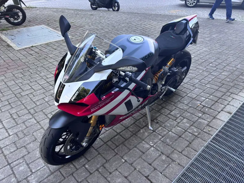 Ducati Panigale V2 Superquadro Final Edition (2024) (2)