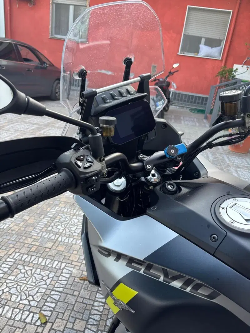 Moto Guzzi Stelvio (2024 - 26) (2)