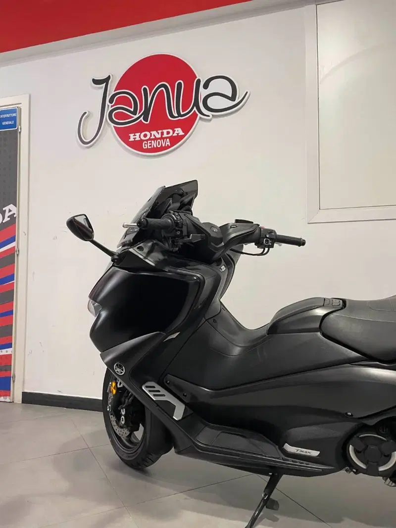 Yamaha T-Max 560 (2022 - 24) (4)