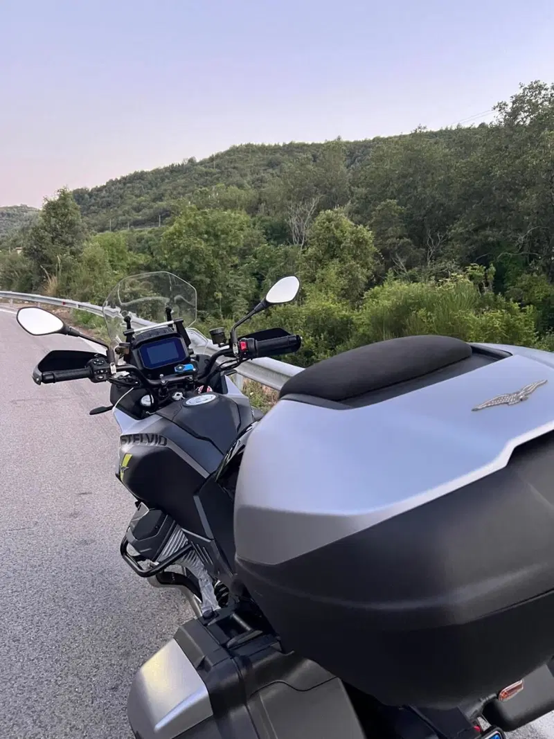 Moto Guzzi Stelvio (2024 - 26) (6)