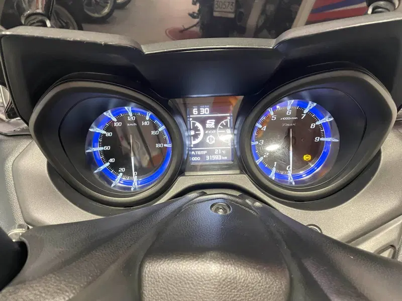 Yamaha T-Max 560 (2022 - 24) (5)
