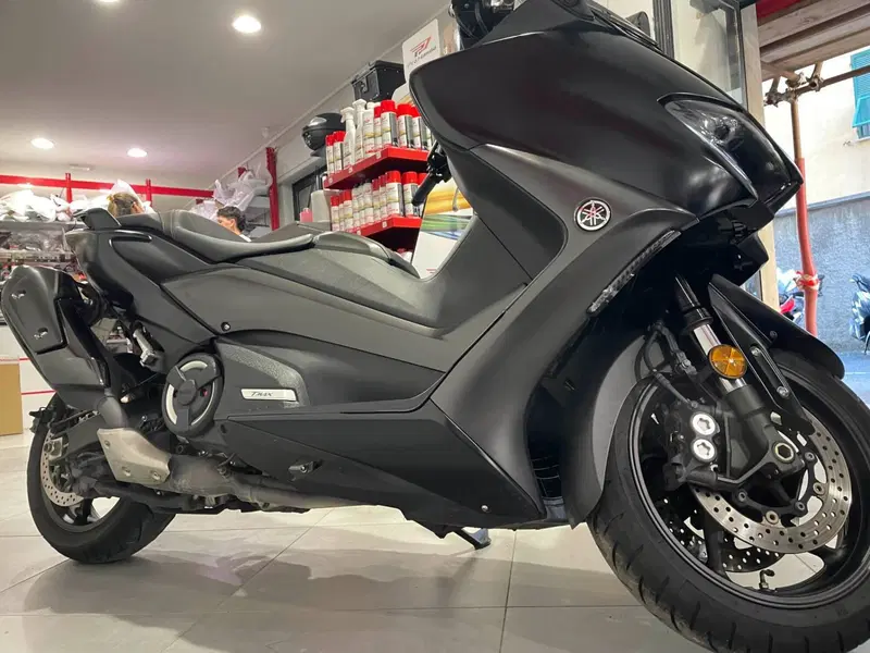 Yamaha T-Max 560 (2022 - 24) (6)