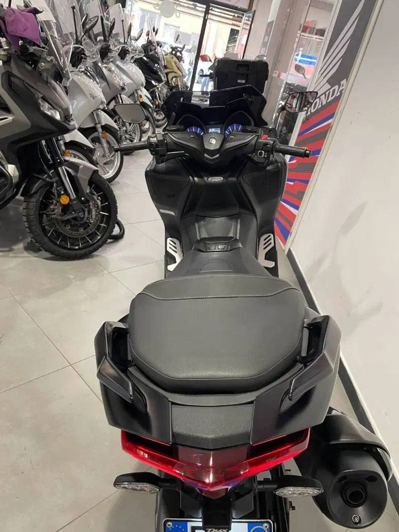 Yamaha T-Max 560 (2022 - 24) (8)