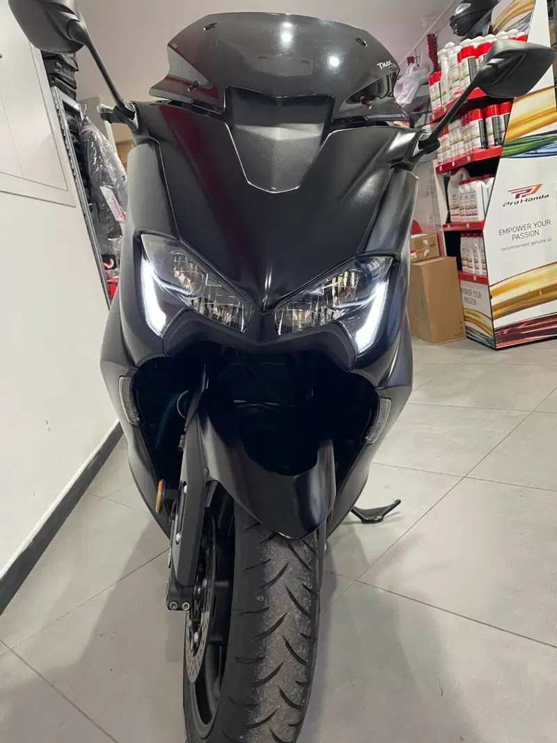 Yamaha T-Max 560 (2022 - 24) (9)