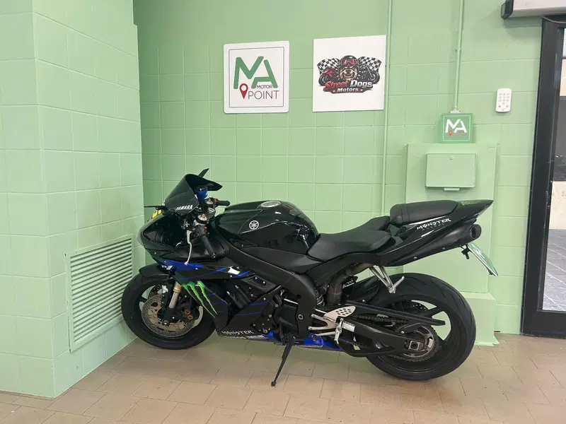 Yamaha YZF R1 (2004 - 05) (2)