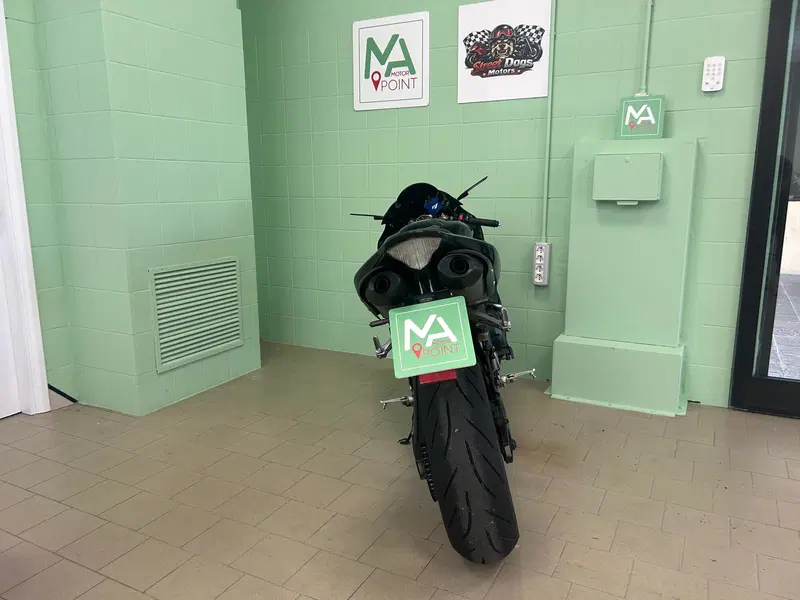 Yamaha YZF R1 (2004 - 05) (4)