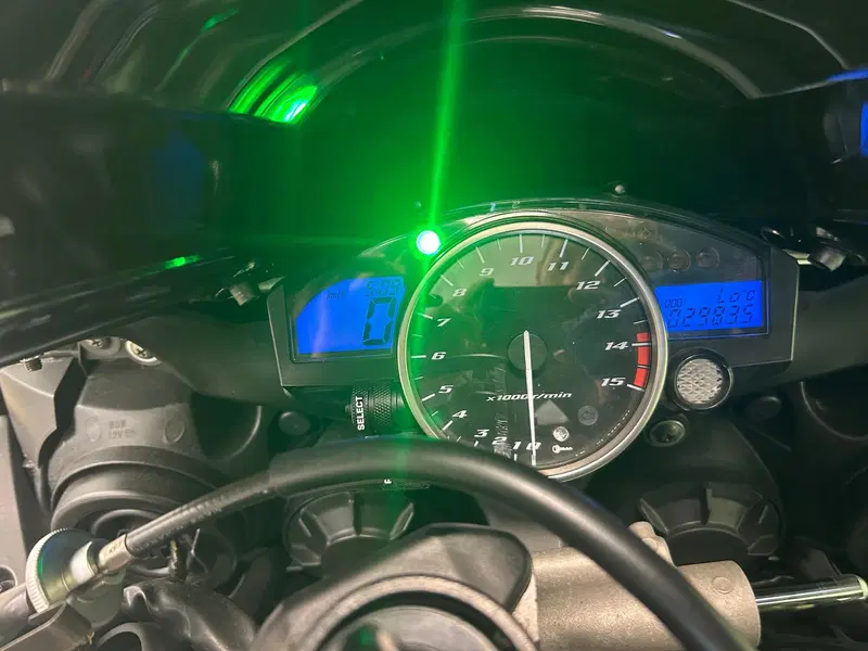 Yamaha YZF R1 (2004 - 05) (5)
