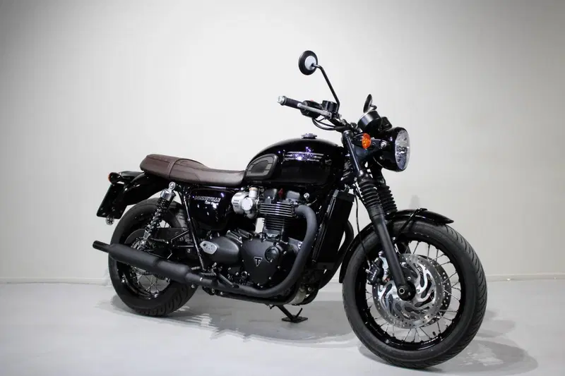 Triumph Bonneville T120 Black (2021 - 25) (2)