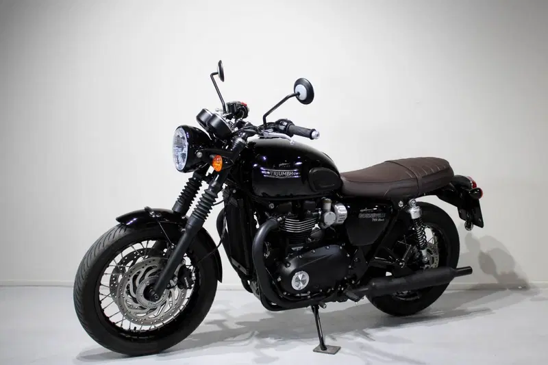Triumph Bonneville T120 Black (2021 - 25) (3)