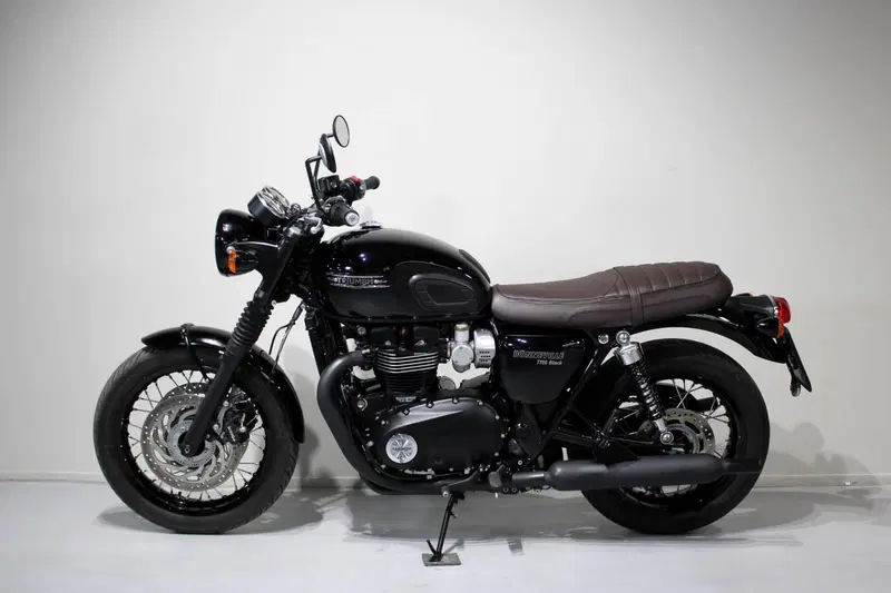 Triumph Bonneville T120 Black (2021 - 25) (4)